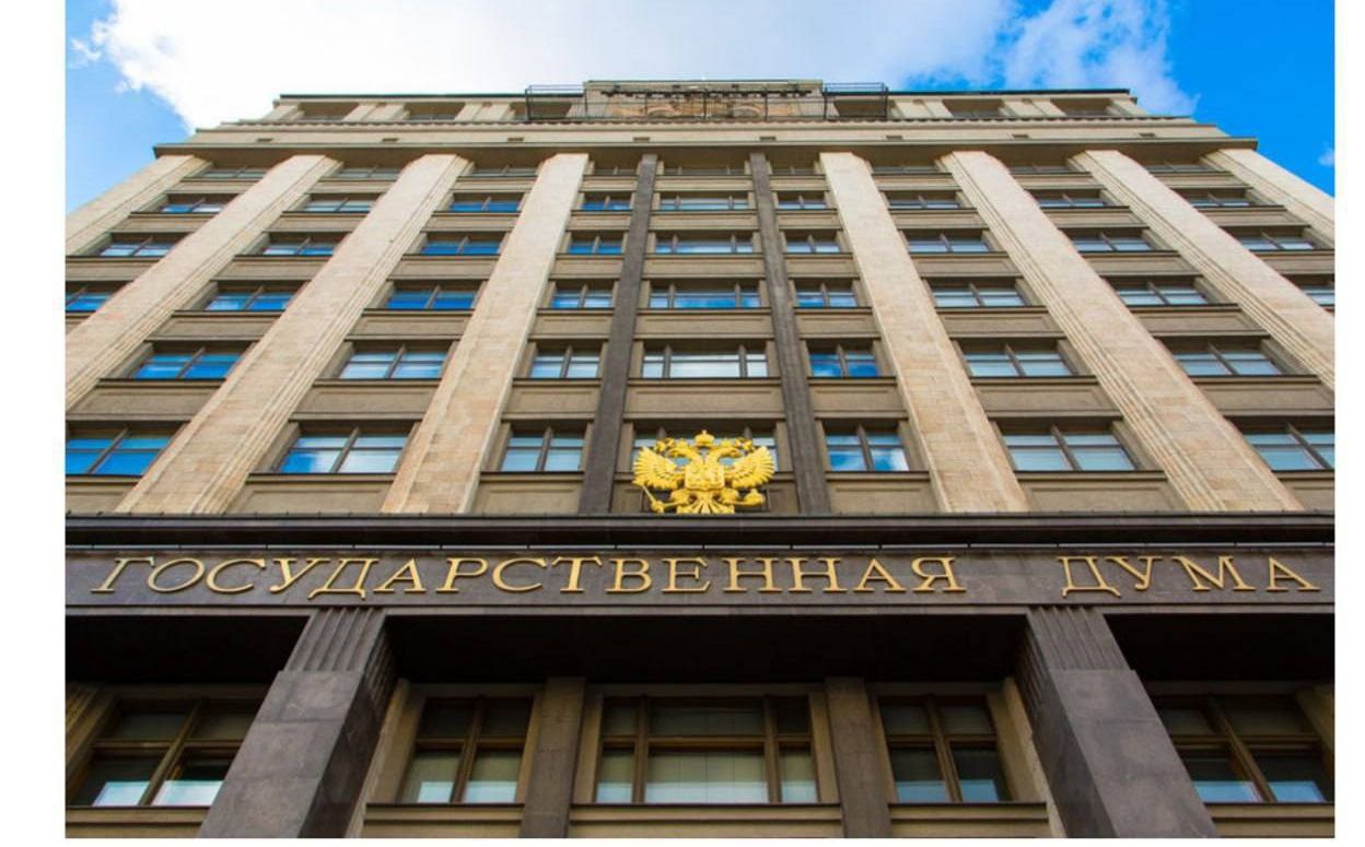 ...Выплачивать семьям по 180 тыс. рублей в месяц при рождении второго ребёнка предложили в Госдуме.   По словам депутата Фёдорова, такая мера эффективнее простимулирует россиян к деторождению. «За первого пусть платят по 60 тыс. рублей, родился второй — сразу выделять 180. Если у человека будет гарантированный платеж на семью в 60 тыс. в месяц, то он сам сможет решить проблему ипотеки», добавил он.    Так начинайте выплачивать, чего ждёте?  Смешной Политик