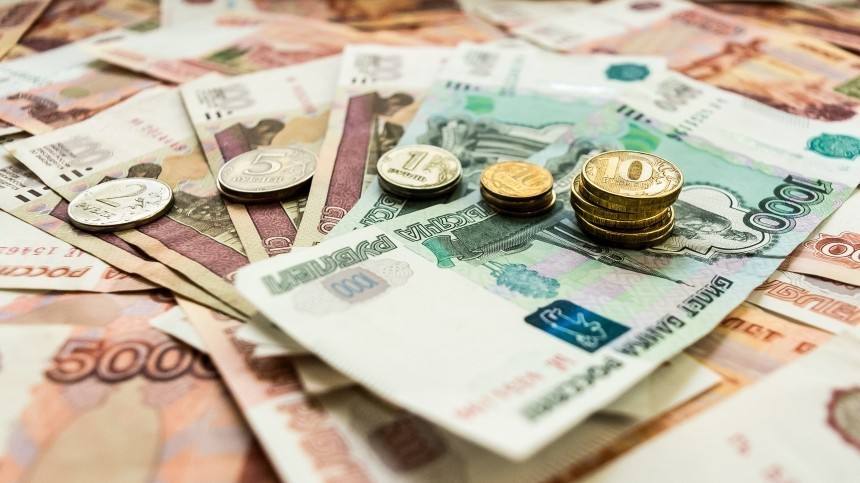 В Госдуме выступили с предложением выплачивать компенсацию за неотгулянный отпуск ежегодно Сейчас россияне могут получить деньги за неиспользованные дни отпуска только при увольнении Депутаты партии Новые люди предлагают разрешить сотрудникам самостоятельно обращаться за выплатой компенсации за неотгулянный оплачиваемый отпуск в течение года По их мнению это поможет работодателям уменьшить накопленные отпускные долги и снизить финансовую нагрузку от крупных единовременных выплат при увольнении Подпишись на нас в МАХ