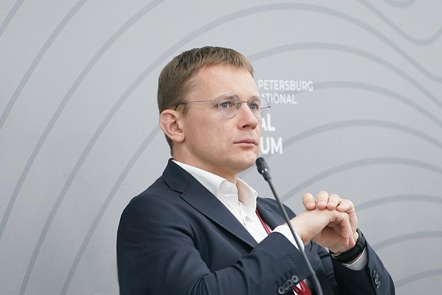 Минфин не будет менять налоги для нефтегазового сектора из-за падения цен на нефть и сохранит текущий подход к льготам до завершения сделки ОПЕК+ — замминистра финансов РФ Алексей Сазанов — ТАСС Читать далее #ROSN #LKOH #GAZP