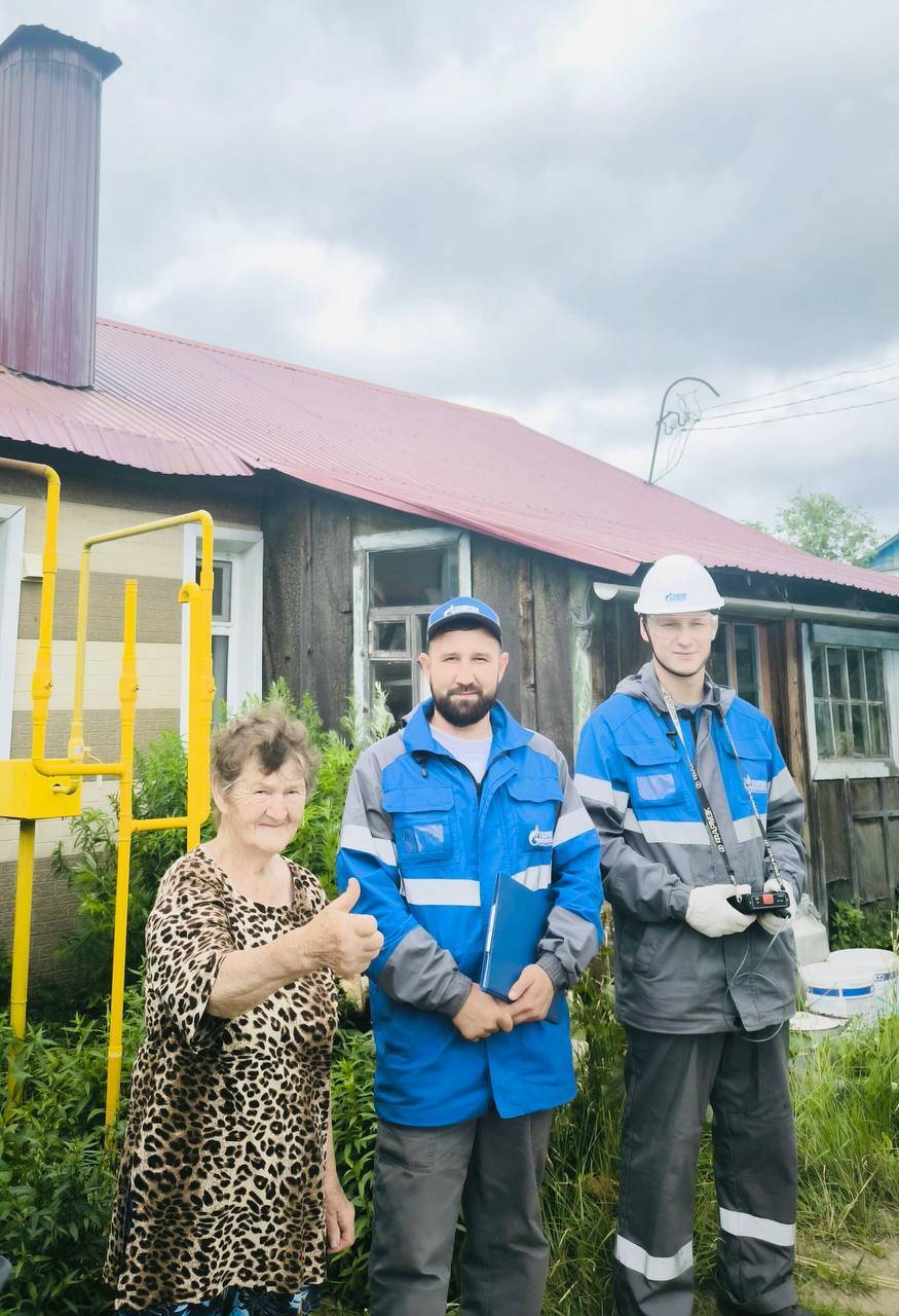 В селе Михайловка Александровск-Сахалинского района первые дома подключили к газу!    Чтобы газ пришел в Михайловку, специалисты «Газпром газораспределение Южно-Сахалинск» построили почти 5 километров новых газовых сетей. 58 газопроводов-вводов прямо к домовладениям.     Жительница села Людмила Успенская не скрывает радости: «Теперь в доме будет тепло и уютно! Никакого угля и дров, это было очень тяжело. Зиму будем встречать с комфортом и экономией!»    Проект реализован по Программе развития газоснабжения и газификации Сахалинской области на 2021–2025 гг., при поддержке губернатора Валерия Лимаренко.   #газификация  #догазификация #МинэнергоСахалинКурилы