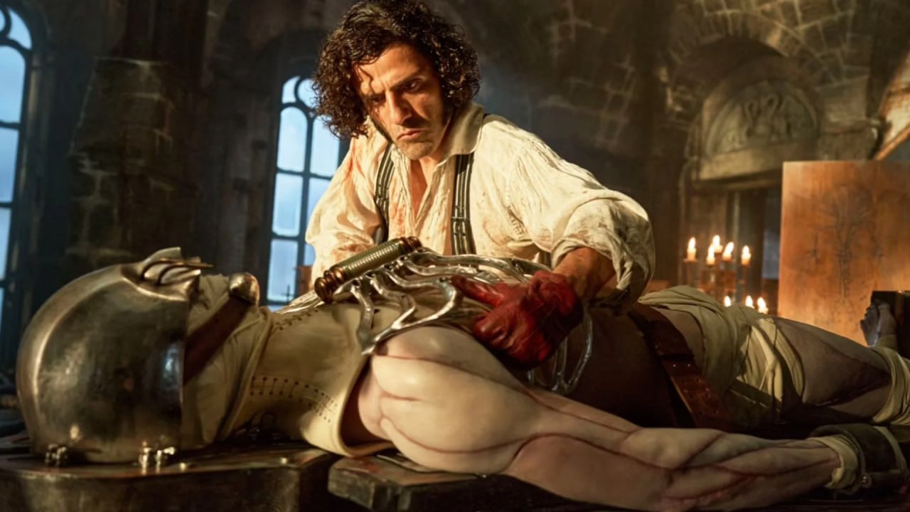 Оскар Айзек Франкенштейн Гильермо дель Торо это не классический хоррор а красивая и романтичная история создания В новом фильме Гильермо дель Торо для Netflix Оскар Айзек играет Виктора Франкенштейна гениального но одержимого учёного создающего жизнь из обрывков тел Его эксперименты финансирует оружейный магнат в исполнении Кристофа Вальца а созданное существо играет Джейкоб Элорди Айзек рассказал GamesRadar что сцена сборки Твари была максимально физичной и натуралистичной Много мягких кусков много протечек всё по настоящему смеётся актёр Я из семьи врачей отец дяди тёти все в медицине Я сам пару лет работал в больнице Так что вернуться в эту среду пусть и в куда более экстремальном виде было интересно При этом по словам актёра дель Торо подошёл к сцене не как к ужасу а как к чему то поэтичному Это не классический хоррор с молниями и криками Создание Твари момент когда Виктор чувствует себя спокойнее всего Он полностью сосредоточен и это его форма гармонии Работать над этим с Гильермо было действительно красиво Франкенштейн выйдет 7 ноября на Netflix Кино championatgaming Подписывайся на Чемп Play