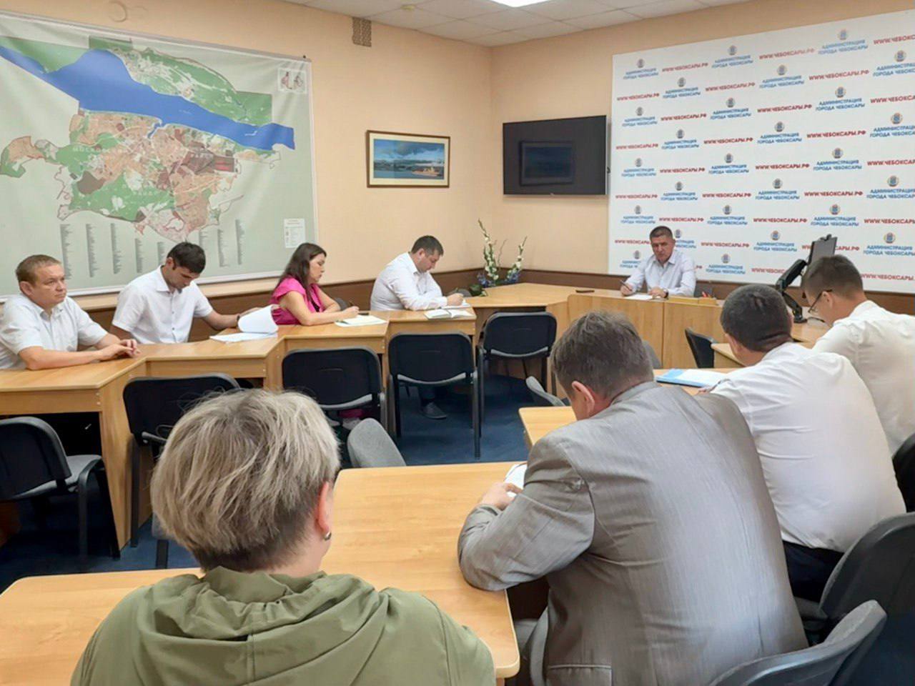 В Чебоксарах введён режим ЧС на стройке очистных сооружений  В Чебоксарах из-за оползней на стройке очистных сооружений ввели ЧС. Подрядчика отстранят, работы передали СУ-29. Первый этап завершат до 30 октября.  Объект строят по нацпроекту «Экология», но сроки сорваны — сдача возможна только к 2026 году. В Чувашии выявлено 50 нарушений, могут возбудить уголовные дела   Подписаться:      :