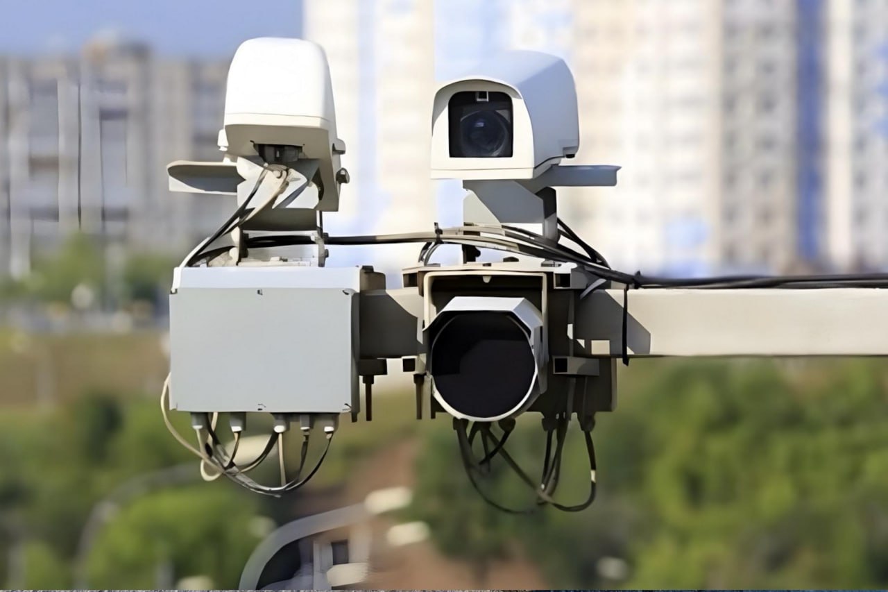 В ЛНР определены места для установки систем автоматического контроля нарушений ПДД Министерство инфраструктуры и транспорта ЛНР совместно с Госавтоинспекцией и местными властями утвердило список участков для установки систем автоматического контроля Планируется разместить 47 камер 10 на дорогах федерального значения 7 на дорогах регионального значения 30 на улицах Луганска Сейчас согласовываются работы с заинтересованными ведомствами