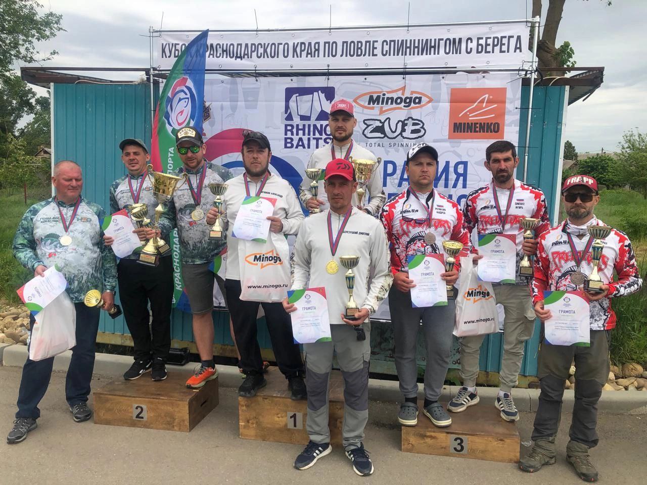 Сборная Апшеронского района стала чемпионом Кубка Кубани по ловле спиннингом Кубок Краснодарского края по рыболовному спорту прошёл с 16 по 18 мая в Курганинске на пляже «Две зари». Первое место заняла команда из Апшеронского района: Иван Базик КМС , Александр Битюков КМС и Дмитрий Березуцкий КМС . В личном зачете Иван Базик завоевал бронзовую медаль! Поздравляем наших лучших спортсменов - рыболовов! По материалам отдела по физической культуре и спорту Апшеронский рабочий