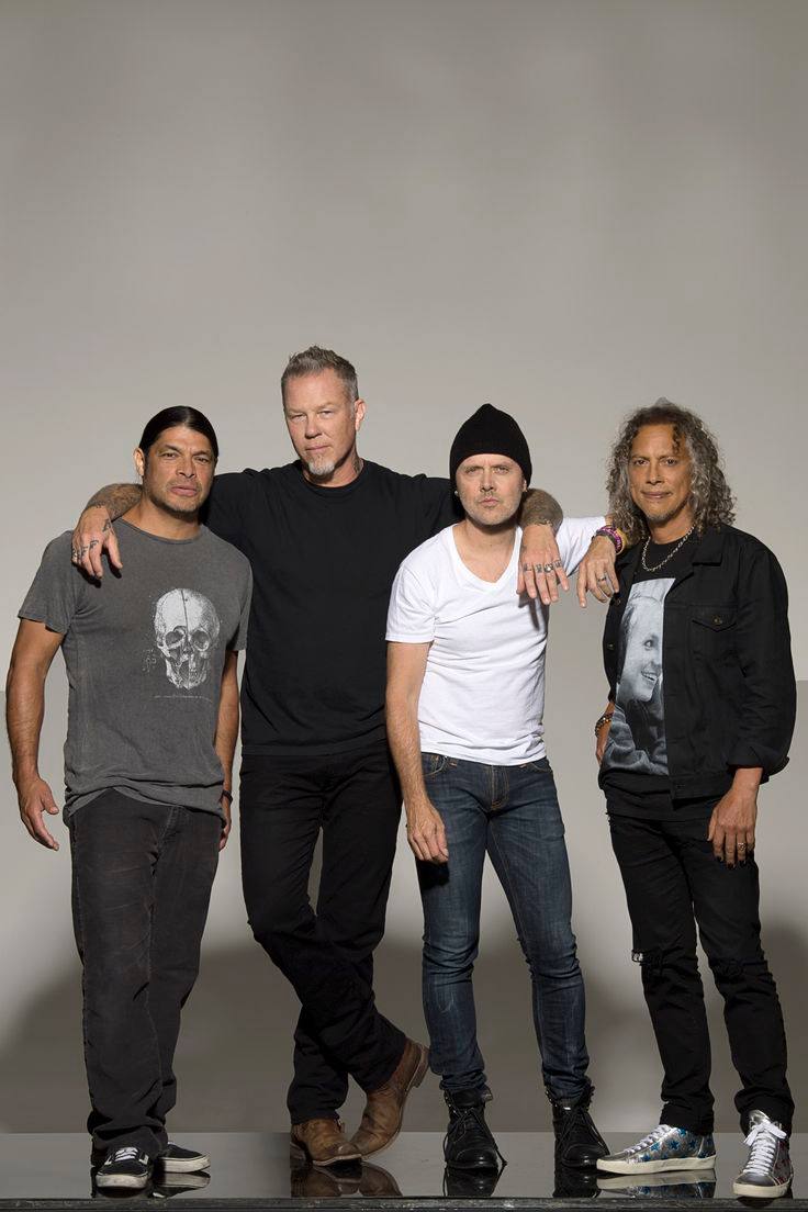 Концерт группы Metallica вызвал небольшое землетрясение. На выступлении присутствовало более 60 тыс. человек, которые с нетерпением ждали начала трека Enter Sandman — именно на эту песню пришёлся пик сейсмической активности. Директор обсерватории, что находится неподалёку от стадиона, подтвердил движения грунта, вызванные фанатами. Но само землетрясение опасности не представляло — магнитуда составила всего 1 балл. Невероятно, но факт: на концерте Тейлор Свифт однажды зафиксировали колебания в 2,3. И кто теперь тут настоящий рокер?