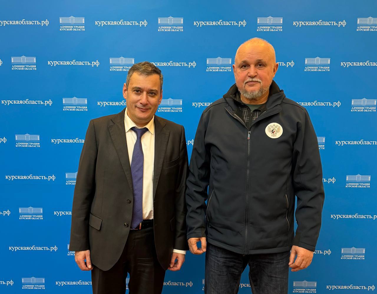 Сергей Цивилев обсудил с Александром Хинштейном актуальные вопросы работы энергетического комплекса Курской области Министр энергетики Российской Федерации Сергей Цивилев провел рабочую встречу с главой Курской области Александром Хинштейном Ключевыми темами совещания стали обеспечение устойчивого прохождения регионом осенне зимнего периода и оценка защищённости энергетических объектов Курской области от внешнего воздействия Наша задача надежное энергоснабжение жителей Курской области заявил Сергей Цивилев подчеркнув что обеспечение надежной работы объектов инфраструктуры приграничных регионов находится на постоянном контроле Министерства энергетики   Минэнерго России в МАХ