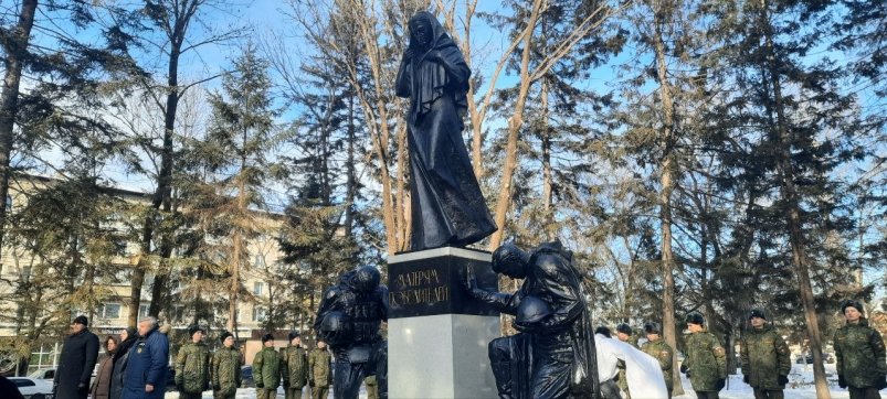 Памятник Матерям Победителей торжественно открыли в Сквере Победы в Биробиджане Фоторепортаж Читать подробнее на сайте