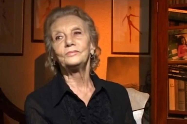 Умерла Алла Осипенко, легендарная балерина из Петербурга Народная артистка РСФСР ушла из жизни на 93-м году. Печальную новость в своём Telegram-канале «Дьявол на пуантах» сообщила бывшая балерина Ирина Бартновская. Покойтесь с миром Алла Евгеньевна! Соболезнование близким и семье, — говорится в сообщении. : скриншот с YouTube : СПб — отдай свой буст нам