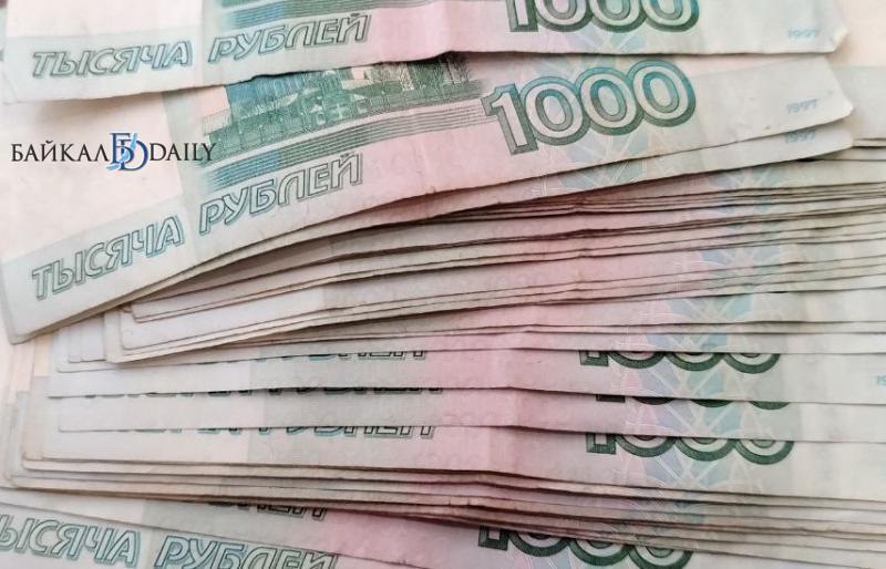 8 миллионов рублей перевела мошенникам жительница Хоринского района Злоумышленники представлявшиеся сотрудниками ФСБ и Росфинмониторинга запугали её тем что мошенники оформляют на неё кредиты Деньги отправятся на финансирование терроризма так что сама жительница Бурятии станет предательницей Родины убеждали они Под психологическим давлением сельчанка сняла все свои сбережения и перевела их на счета аферистов При этом на вопросы сотрудников банка врала что деньги ей необходимы для покупки недвижимости Подробнее здесь