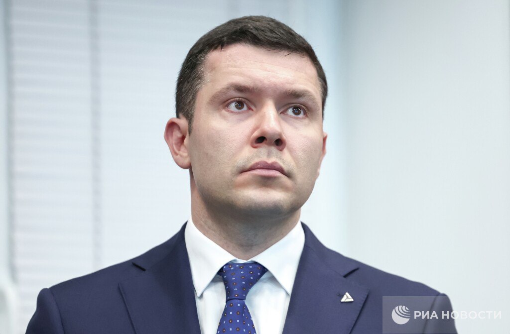 Около 80 автомобилистов в России не коснутся изменения в расчете утильсбора заявил Антон Алиханов Что еще сказал глава Минпромторга Драматичного роста цен на машины после прошлой индексации утильсбора не было В России перезапущено более 80 автозаводов брошенных иностранцами работу оставшихся площадок планируется возобновить в 2026 м Минпромторг ведет работу с автопроизводителями в стране для перехода на российскую автоэлектронику Продажи импортных автомобилей в России падают быстрее чем рынок автомобилей российского производства В России производится более 20 брендов и более 50 моделей в сегменте легковых автомобилей Подписаться на РИА Новости