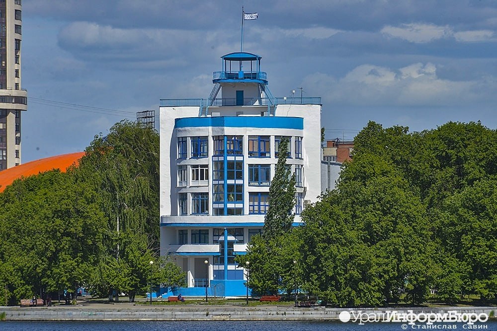 В Екатеринбурге построят еще одну ледовую арену Она появится на месте футбольного корта у спорткомплекса Динамо следует из документов на сайте Управления госохраны объектов культурного наследия региона