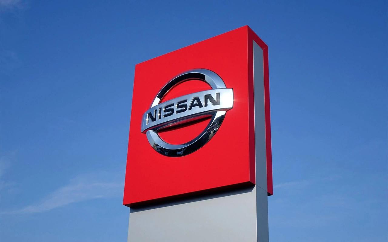 Nissan решил отказаться от слияния с Honda  В декабре, когда компании объявили о начале переговоров о создании автомобильного альянса, предполагалось, что оба производителя должны были войти в холдинг на равноправных условиях. Однако Honda представила предложение, согласно которому Nissan стал бы дочерней компанией Honda.  При этом Nissan это не устраивает, поэтому появилась угроза, что автопроизводитель не пойдет на слияние.