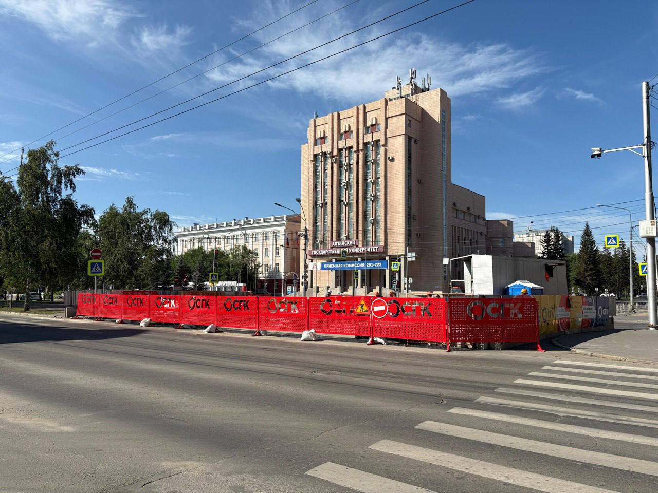 Сегодня с 10 утра ограничили движение транспорта по нечётной стороне пр. Ленина на пересечении с ул. Молодёжной. Ограничение ввели на следующих участках улично-дорожной сети города: по всей ширине ул.Молодежной, в районе пересечения с пешеходной аллеей на пр-кте Ленина, с 16 июня по 30 июня; по всей ширине нечетной проезжей части пр-кта Ленина, в районе пересечения с ул.Молодежной. Движение планируется восстановить 30 июня до 10:00. Подписаться Прислать новость