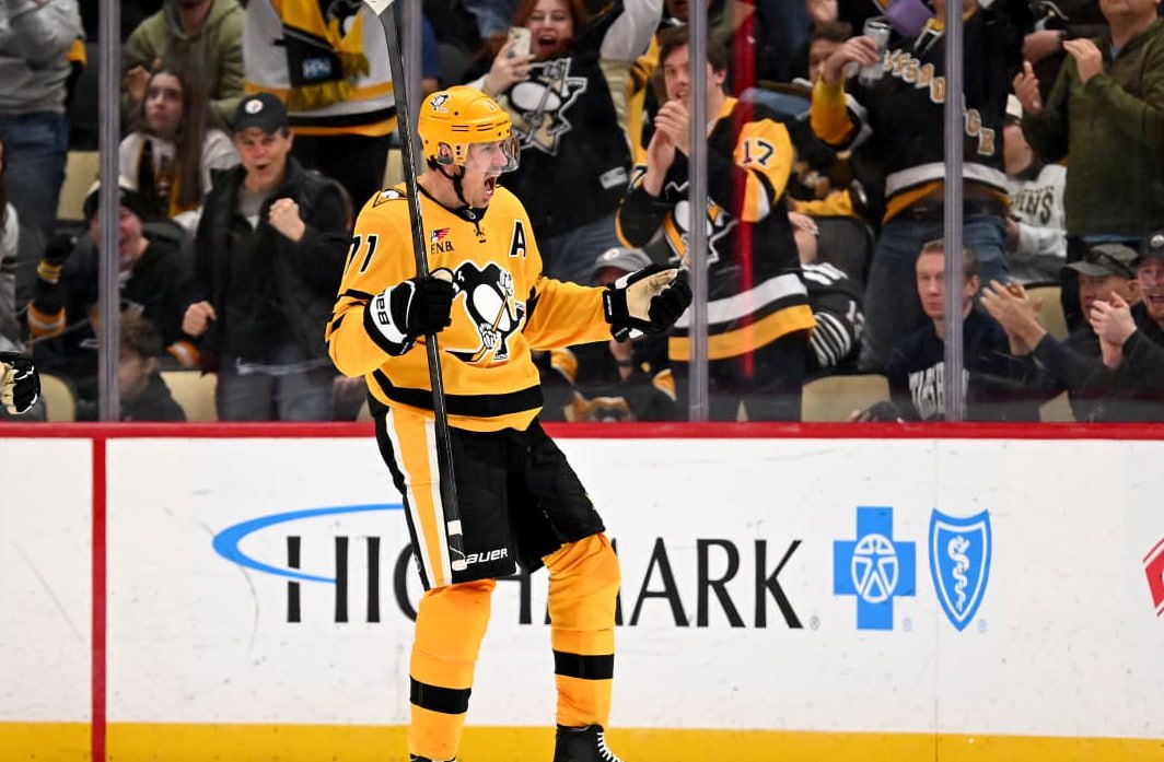 Гол Малкина в первом же матче после длительного отсутствия помог Питтсбургу победить Нью Джерси Встреча завершилась со счетом 4 1 Для 39 летнего Малкина это первая игра после 15 матчевой паузы из за травмы