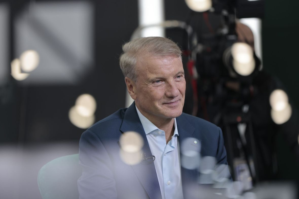 Сбер сократит до 20 персонала из числа сотрудников которые были проанализированы ИИ и признаны неэффективными заявил Герман Греф Мы закрываем неэффективные проекты сокращаем неэффективные места для неэффективных сотрудников отметил он Фото Михаил Гребенщиков РБК РБК в Telegram и MAX