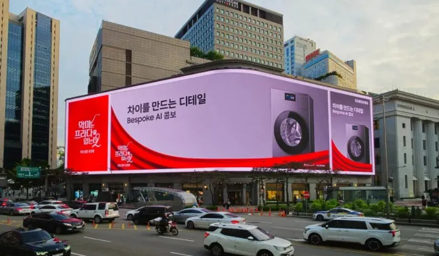 Samsung Electronics уведомила партнёров и сотрудников о решении свернуть продажи бытовой техники и телевизоров в материковом Китае пишут СМИ О том что компания рассматривает такой вариант в конце апреля 2026 года говорили источники Nikkei Asia Samsung активно захватывала местный рынок в 2000 х но затем стала уступать китайским брендам вроде Xiaomi TCL и Hisense последние теперь его контролируют vc ru tech 2913394