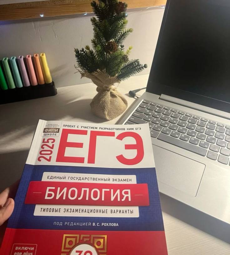 В этом году 516 выпускников из Запорожской области будут участвовать в ЕГЭ.  В ДНР, ЛНР, Херсонской и Запорожской областях планируется открыть 80 пунктов для проведения ЕГЭ.  Предварительное количество участников ЕГЭ в 2025 году:  ⏺ ДНР – 943 человека из 9754 выпускников;  ⏺ ЛНР – 1604 человека из 6209 выпускников;  ⏺ Запорожская область – 516 человек из 2775 выпускников;  ⏺ Херсонская область – 68 человек из 1318 выпускников.  Об этом сообщил глава Рособрнадзора Анзор Музаев на заседании Совета по вопросам интеграции вновь присоединенных субъектов Российской Федерации в правовую и социально-экономическую систему РФ при Совете Федерации.  В 2023/24 учебном году образовательные органы новых регионов, в согласии с Рособрнадзором, самостоятельно определяли форму проведения государственной итоговой аттестации  ГИА  – это мог быть государственный выпускной экзамен  ГВЭ  или промежуточная аттестация. В этом учебном году итоговая аттестация для 9-х и 11-х классов пройдет по схеме, аналогичной прошлому году.  В 2025 году запланировано открытие 22 экзаменационных пунктов в ДНР, 53 в ЛНР, четырех в Запорожской области и одного в Херсонской области.   Все выпускники девятых классов в 2025 году будут сдавать ГИА в формате промежуточной аттестации.