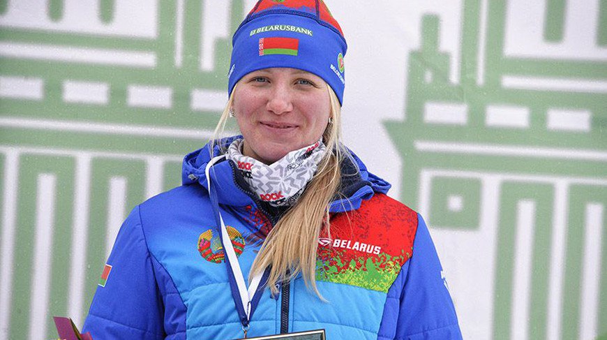 Кто из спортсменов Витебской области выступит на ближайших Олимпийских играх Утвержден состав белорусской команды на XXV зимние Олимпийские игры в Милан и Кортина д Ампеццо На предстоящих соревнованиях которые пройдут с 6 по 22 февраля выступят пять спортсменок нашей страны в пяти дисциплинах В лыжных гонках Беларусь будет представлять уроженка Новополоцка Анна Королева Также на ближайших Олимпийских играх готовятся выступить Анна Гуськова лыжная акробатика Мария Шканова горнолыжный спорт Виктория Сафонова фигурное катание и Марина Зуева конькобежный спорт Сайт TikTok VK Instagram YouTube ОК Стикерпак ВВ Чат бот