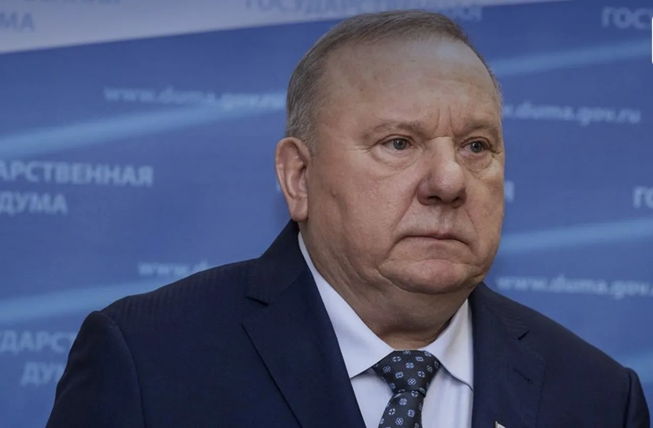 Действующий депутат Госдумы Герой России генерал полковник Владимир Шаманов подал документы на участие в процедуре предварительного голосования Единой России под отбору кандидатов в ГД Об этом сообщили в алтайском реготделении партии На прошлых парламентских выборах он возглавлял алтайскую тергруппу и стал единственным из списка кто получил кресло в нижней палате Федерального Собрания По сведениям источников Банкфакса в 2026 году Шаманов также может возглавить группу в которую войдет Алтайский край   www bankfax ru news 166011