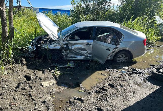 В аварии в Челябинске пострадали шесть человек, в том числе два ребенка Сейчас устанавливаются обстоятельства происшествия.