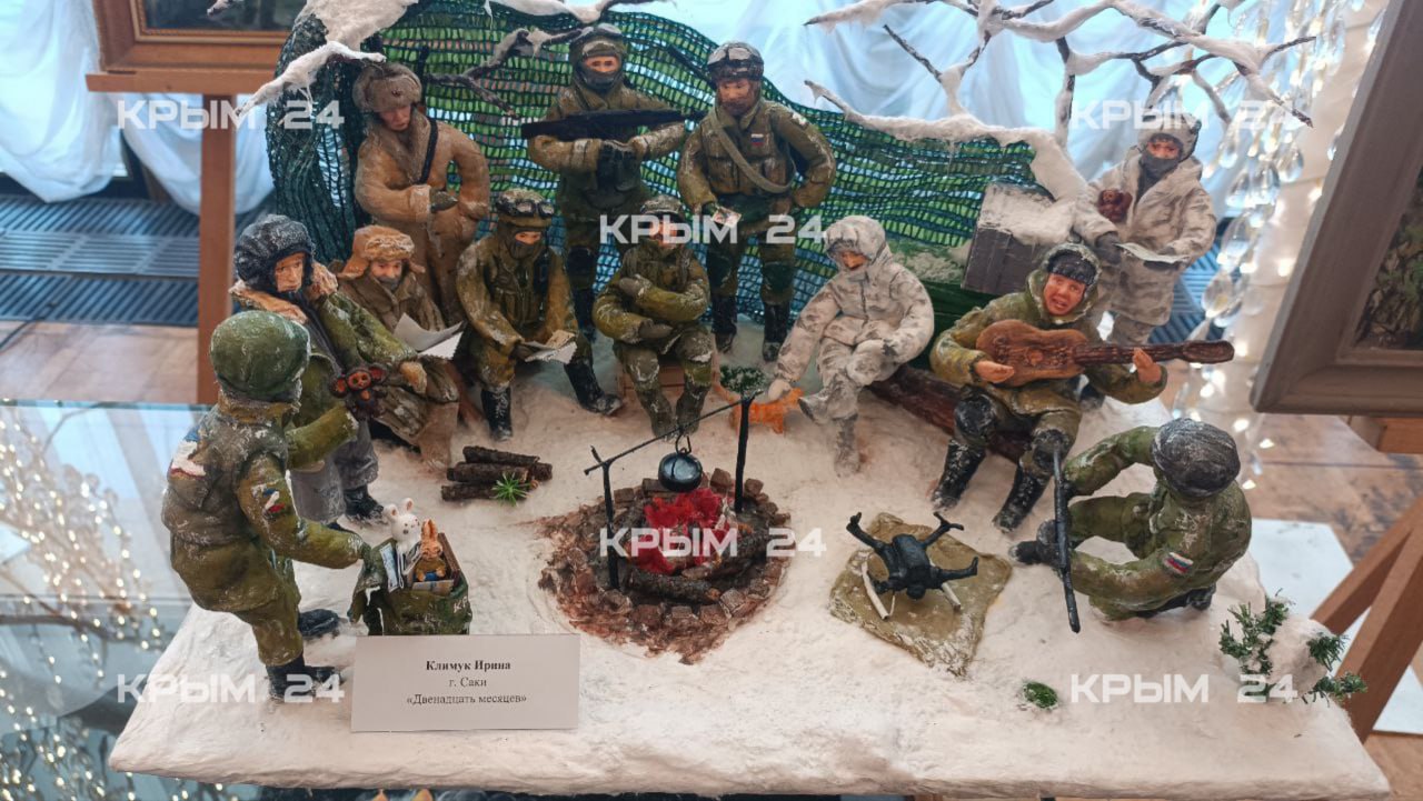В Крыму стартовал XVIII Международный фестиваль «Великое русское слово» На открытии присутствовали Глава Республики Крым Сергей Аксёнов и председатель Госсовета РК Владимир Константинов. «Этот фестиваль являлся отправной точкой в части сохранения русской культуры, традиций, обычаев русского народа. Хочу сказать слова благодарности и уважения организаторам фестиваля. Здесь собираются неравнодушные, небезразличные люди, готовые отстаивать свою идентичность, культуру и традиции», — отметил Аксёнов. Константинов добавил, что этот фестиваль проводится уже 18-й раз, но спустя годы он не теряет своей актуальности. «Сейчас мы в Крыму многого добились, по сравнению с тем, что было в украинский период. Но и сегодня русский язык и русскую цивилизацию продолжают атаковать, потому что она всем мешает. Поэтому актуальность фестиваля она не утрачена, она и сегодня стоит очень остро», — сказал парламентарий. В рамках фестиваля в Симферополе организовали выставку народных мастеров. Экспозиция появилась в фойе Государственного академического музтеатра РК. «Фишкой» стал трёхметровый портрет Александра Пушкина, ко дню рождения которого и приурочен фестиваль. Крым 24