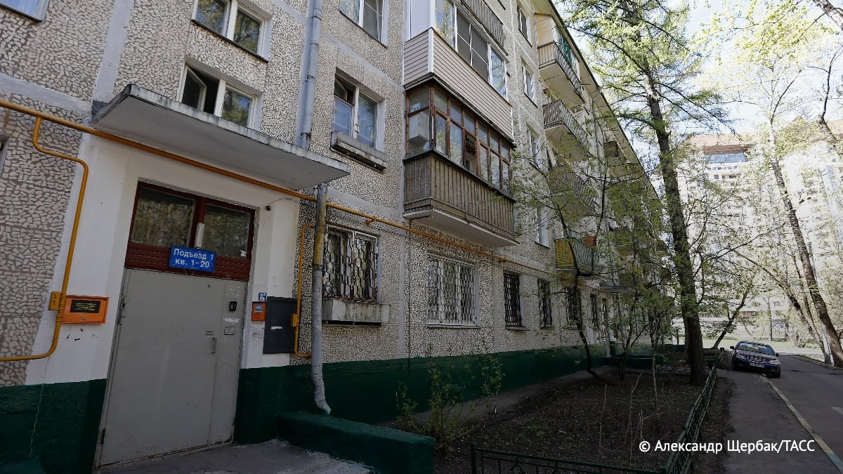 Депутаты ГД от фракции Новые люди предложили перекрашивать хрущевки в позитивные цвета По словам авторов инициативы научные исследования подтверждают положительный эффект от использования ярких и природных цветов в городской среде Подпишись на ТАСС Москва в Мах