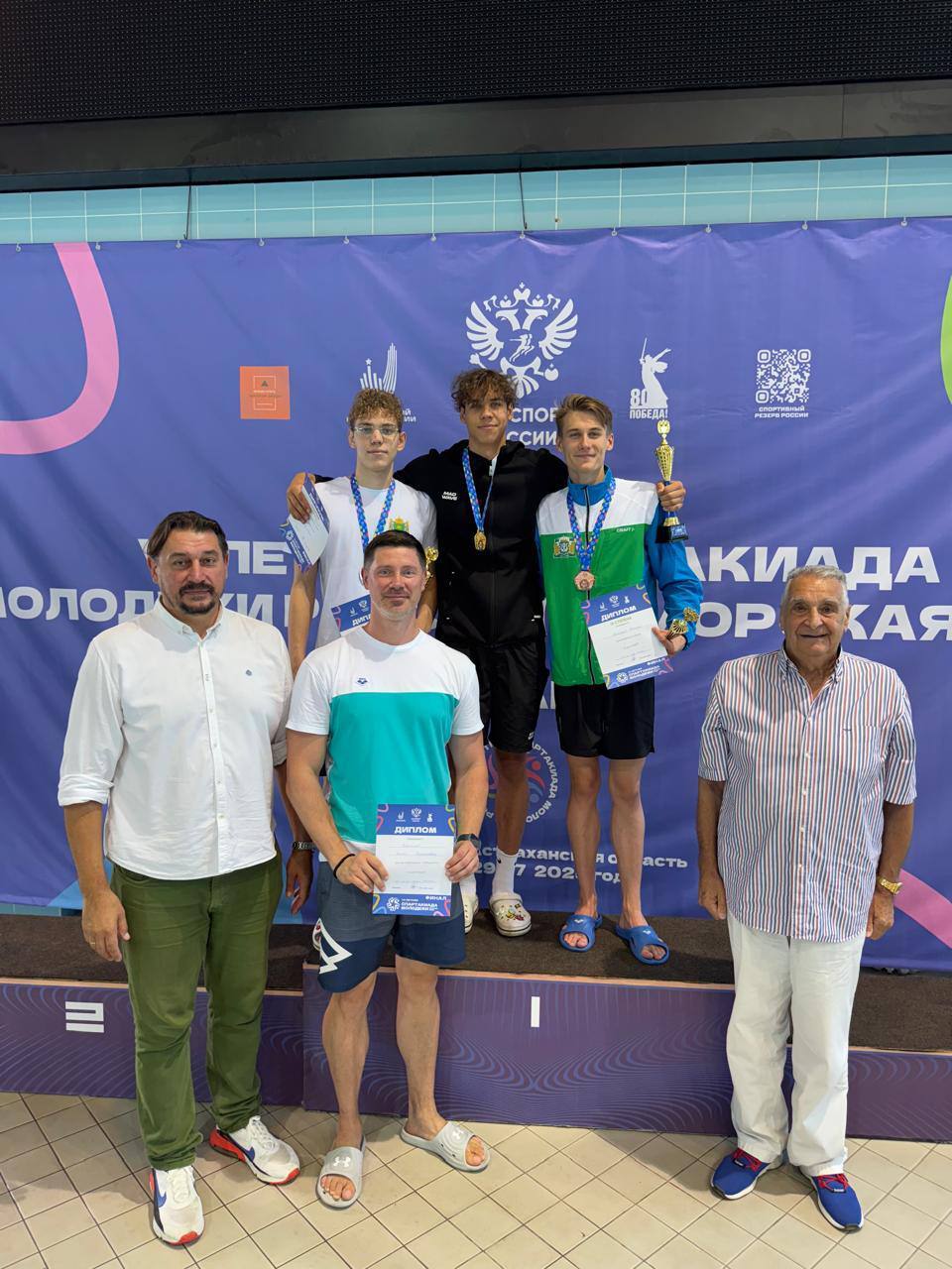 С 26 по 28 июля в Астрахани прошли финальные соревнования по плаванию в рамках VI летней Спартакиады молодежи России. В этом турнире достойно выступил воспитанник СШОР по плаванию - Георгий Яковлев. Георгий одержал победу на дистанциях 50 и 100 м на спине , очередной раз продемонстрировав впечатляющую спортивную подготовку! Поздравляем Георгия, тренера, родителей спортсмена с очередной победой! Далее спортсмен отправляется на учебно-тренировочные мероприятия в составе сборной России на базу «Озеро круглое», где будет готовиться к еще одному важному старту - первенству мира по плаванию, которое пройдет в Румынии в конце августа!