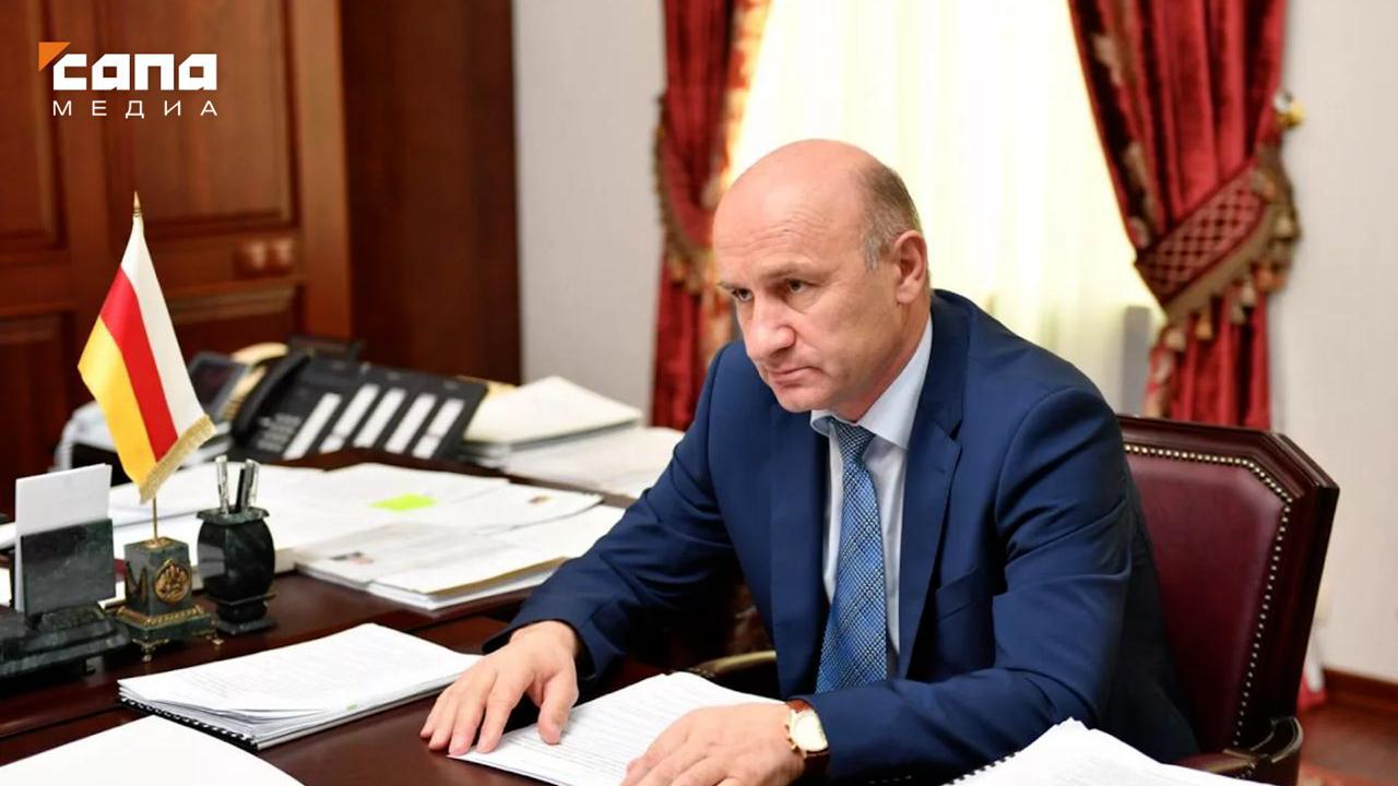 Глава МинЖКХ Северной Осетии Майран Тамаев покидает свой пост   62-летний Майран Тамаев уходит с должности министра жилищно-коммунального хозяйства, топлива и энергетики республики. По данным «Сапы», чиновник покидает пост по собственному желанию. Кто займет министерское кресло, пока неизвестно.  Майран Тамаев — уроженец села Донифарс. До 1997 года работал в Приморском крае и Якутии. Затем занимал различные должности в АМС Владикавказа. МинЖКХ Северной Осетии возглавил в 2018 году.