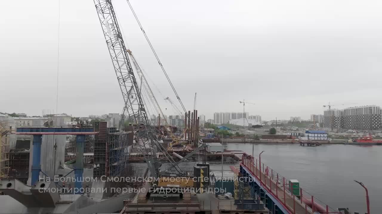 Монтаж гидроцилиндров на Большом Смоленском мосту завершён