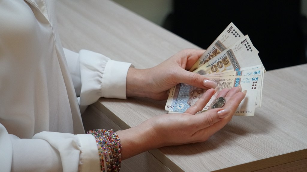 В Таджикистане выдали кредиты на 14 млрд сомони  В первом полугодии 2025-го сумма выросла на 3,1 млрд по сравнению с аналогичным периодом 2024 года, сообщает НБТ.  Большая часть выданных средств пришлась на потребительский сектор, далее следуют внешняя торговля и сельское хозяйство.
