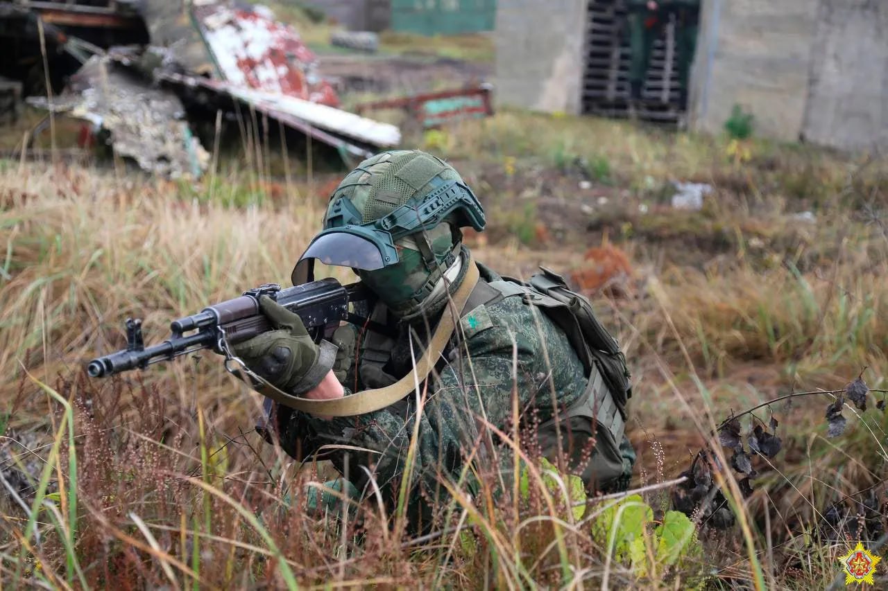 Учения по проверке готовности госорганов к реагированию на акты терроризма пройдут в Пуховичском районе Подразделения Минобороны МВД МЧС СК КГБ и других госорганов проверят готовность к отражению терактов Сценарием учений предусмотрены задействование военной и иной специальной техники усиленный контроль и ограничение дорожного движения в зоне проведения мероприятий Подписаться на канал