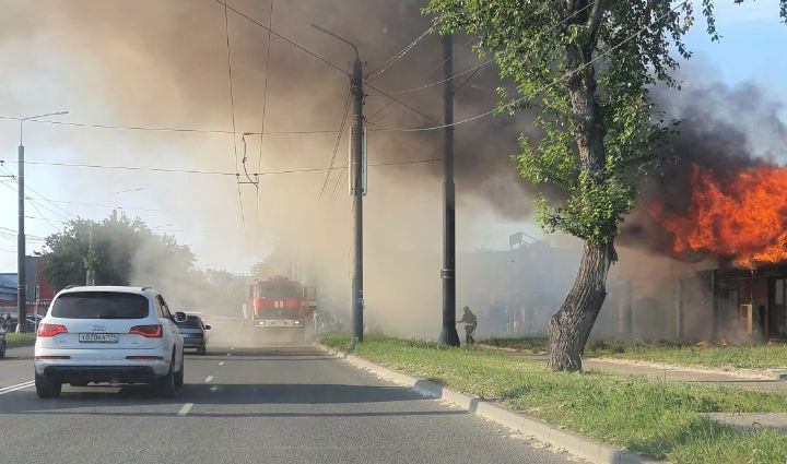 В Челябинской области почти все ландшафтные пожары в этом году возникли в населенных пунктах Всего в регионе зафиксировано 1718 возгораний. «Необходимо усилить профилактические мероприятия, активизировать работу патрульных групп и административных комиссий, лучше работать с жителями и с предпринимателями, фермерами. Также МЧС, противопожарную службу региона, Главное управление лесами прошу усилить профилактические мероприятия по недопущению пожаров», — отметил губернатор Алексей Текслер на совещании с руководителями. / Прислать новость