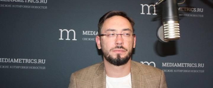 Ромбы вместо крестов на всех официальных логотипах государственных министерств Российской Федерации нарисовали два дизайнера по фамилии Геллер Артём и Шапиро Сергей . Вряд ли они сами додумались, так как кресты на гербах удаляют в разных регионах, даже в Чечне. И не только на гербах, но и на изображениях православных храмов. А таких дизайнеров специально наняли, чтобы они кресты удаляли с радостью, не задавая вопросов. Геллер является главным разработчиком сайта Президента России, председателем комиссии по развитию "Электронного правительства" Института развития Интернета.