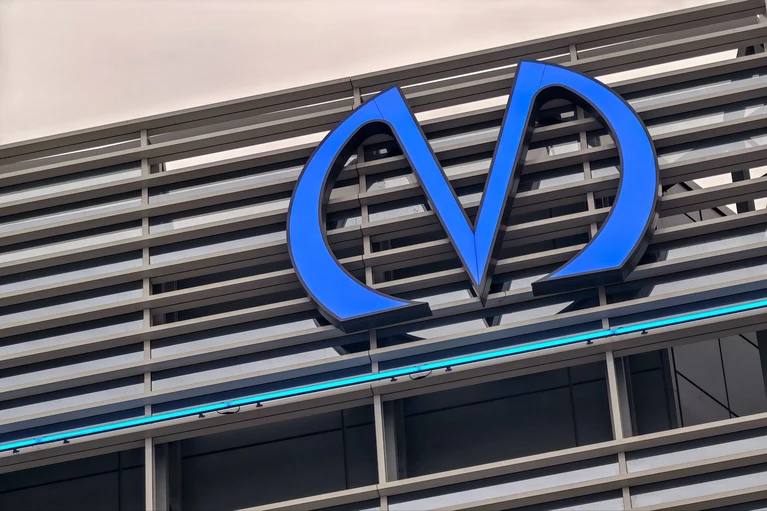 Власти Петербурга потратят 51 млрд рублей на строительство метро в 2026 году Губернатор Александр Беглов подписал постановление о распределении средств в рамках адресной инвестиционной программы на период с 2026 по 2028 годы На подземку выделили 51 млрд рублей в 2026 году 80 млрд в 2027 м и 86 млрд в 2028 м Судя по документу на 2026 год выделены 14 9 миллиарда рублей на участок от Юго Западной до Путиловской На строительство участка зеленой линии метро от Беговой до Каменки бывший Зоопарк выделили 16 5 млрд рублей в 2026 году а на 2027 28 годы в сумме ещё 58 млрд Любопытно что продление оранжевой ветки метро от Улицы Дыбенко до будущей станции Кудрово в документе мягко сказать обделили вниманием и деньгами на проектирование участка отдали всего лишь 12 млн рублей Алексей Булатов Читай нас в MAX Подпишись на Комсомольскую правду СПб