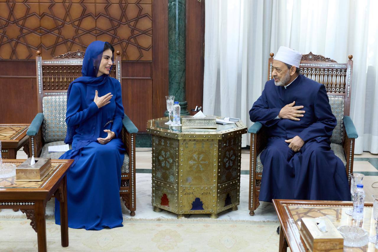 Узбекистан и Египет усиливают сотрудничество встреча Саиды Мирзиёевой с главой исламского центра Аль Азхар В Каире состоялась встреча руководителя Администрации Президента Республики Узбекистан Саиды Мирзиёевой с Верховным имамом Египта главой исламского центра Аль Азхар шейхом Ахмадом Мухаммадом Тайибом English O zbek tilida Ўзбек тилида На русском iOS Android