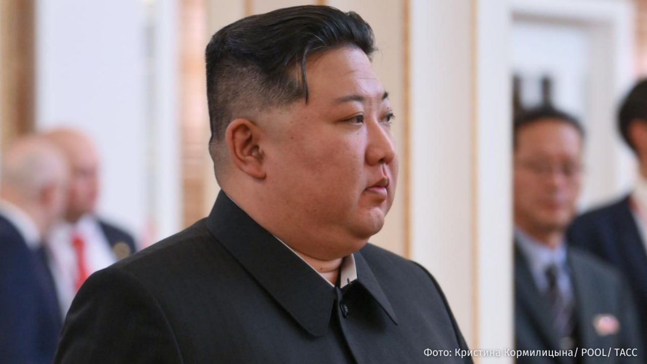 Лидер КНДР Ким Чен Ын переизбран на пост генерального секретаря Трудовой партии Кореи сообщает ЦТАК Настоящий съезд полностью поддержал и одобрил почтительное предложение о переизбрании товарища Ким Чен Ына на высший пост ТПК говорится в сообщении агентства На заседании также избрали членов Центрального комитета партии а также приняли поправки к уставу правящей партии Подробности изменений не приводятся Больше новостей IZ RU в MAX