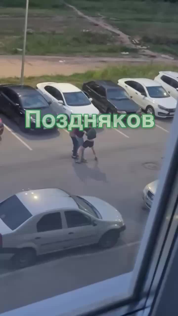 Конфликт между подростком и мужчиной в Осиново и нападение женщины на мать с ребенком: полиция проводит проверку