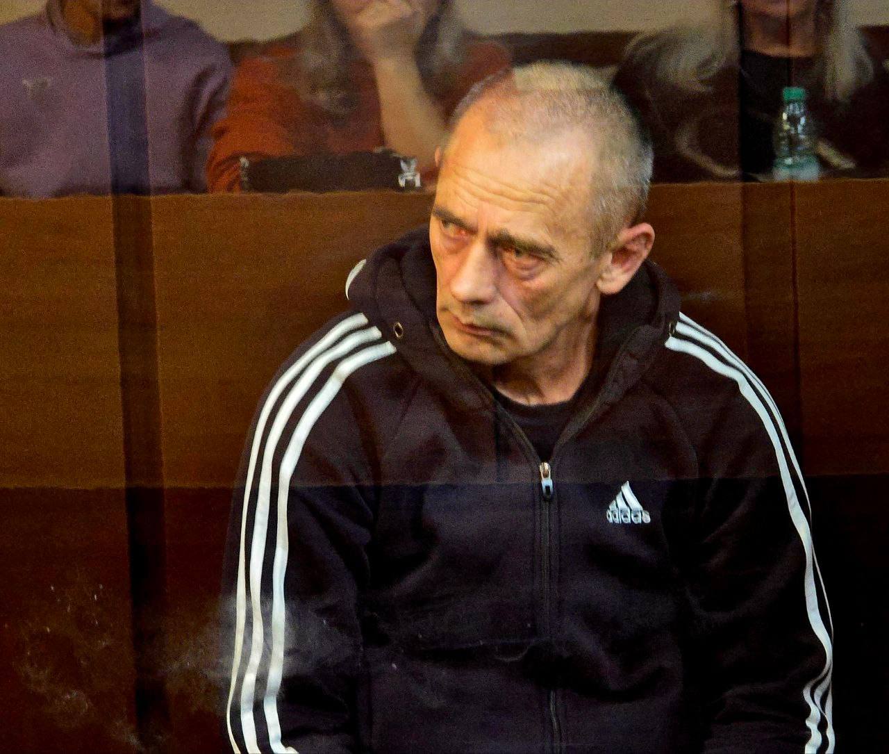 Политеховский маньяк Виталий Манишин подал апелляцию на обжалование приговора Апелляция поступила в Калманский районный суд 20 октября В своей жалобе адвокат ставит под вопрос решение судьи а также оправдании Манишина В Е в совершении 11 убийств Напомним 1 октября суд приговорил Виталия Манишина к 25 годам строгого режима Первые 7 лет он проведет в тюрьме а оставшийся срок в исправительной колонии строгого режима Фото СУ СК России по Алтайскому краю