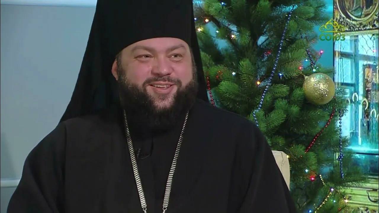 В Подмосковье мигранты закидали камнями священника после замечания о поведении Несколько иностранцев отмечали что то возле храма в Пушкине затем один из них начал справлять нужду прямо на ограду церкви Настоятель отец Александр сделал замечание после чего группа напала на него забросав камнями Побои были сняты уголовное дело о хулиганстве уже возбуждено Священник рассказал Абзацу о своем самочувствии Чувствую себя замечательно Все отлично В деле разбираются правоохранительные органы прокомментировал настоятель храма Святой великомученицы Ирины Читайте статью до конца Подпишитесь на Абзац Добавьте Абзац в ленту Дзена
