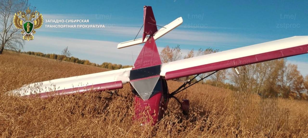 Барнаульская транспортная прокуратура завершила проверку по факту авиационного инцидента, произошедшего в Быстроистокском районе Алтайского края    Барнаульская транспортная прокуратура провела проверку исполнения законодательства о безопасности полетов.   Проверкой установлено, что в сентябре 2024 года частным пилотом осуществлен полет в Быстроистокском районе Алтайского края на не имеющем действующего сертификата летной годности воздушном судне СП-30, а также при отсутствии у гражданина медицинского заключения о состоянии здоровья и без уведомления о полете органа обслуживания воздушного движения.    По инициативе транспортной прокуратуры пилот самолета привлечен к административной ответственности, предусмотренной ч. 2 ст. 11.4  нарушение правил использования воздушного пространства , чч. 6, 8 ст. 11.5 КоАП РФ  управление самолетом членом летного экипажа, не имеющим при себе документов на право управления воздушным судном; допуск к полету воздушного судна, на котором отсутствует судовая и полетная документация , с назначением наказаний в виде штрафа на общую сумму 34 тыс. рублей.  #АЛТАЙСКИЙКРАЙ #БЕЗОПАСНОСТЬПОЛЕТОВ