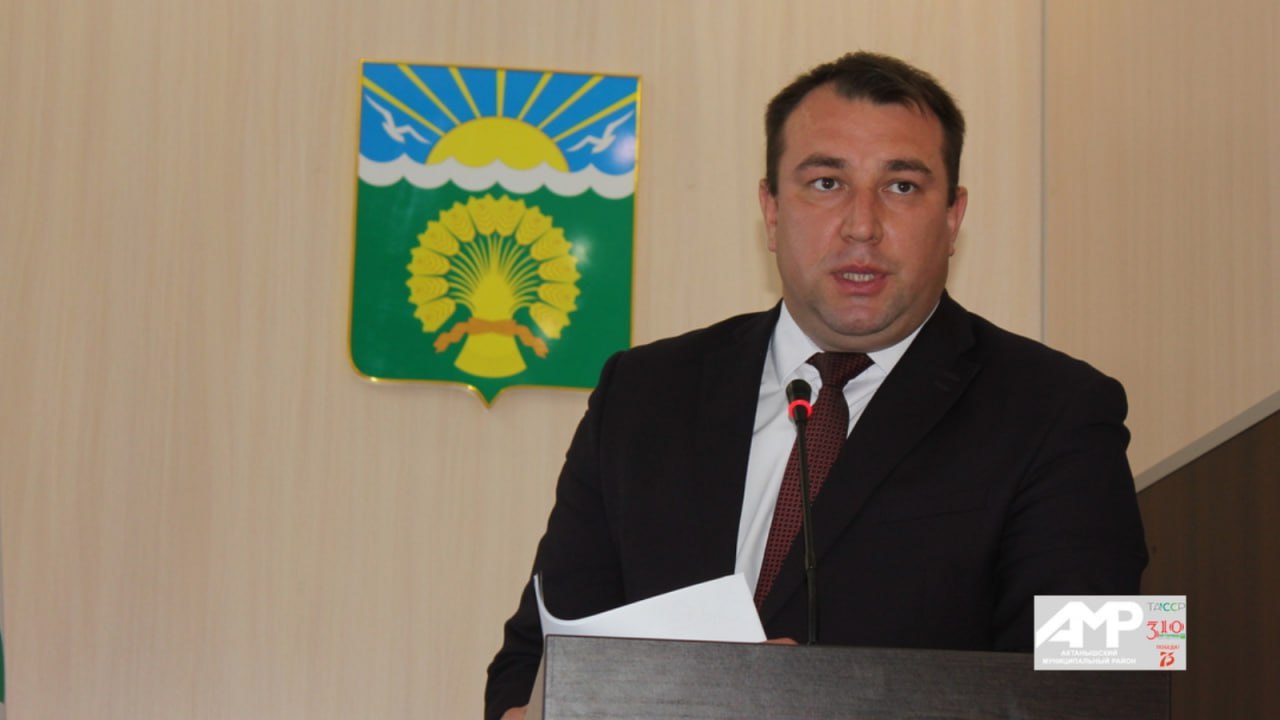 Новый год в СИЗО суд признал законным арест замглавы Актанышского района Следствие установило что Ильшат Габдулхаев содействовал ускоренной регистрации фиктивных браков с военнослужащими в загсе Актанышского района За это он получил взятку в размере 1 4 миллиона рублей После свадеб причастные к делу лица получали доступ к счетам их супругов военнослужащих и похищали крупные суммы Общий ущерб превысил 7 миллионов рублей Габдулхаев проходит по делу о получении взятки в особо крупном размере и превышении должностных полномочий Верховный суд Татарстана продлил ему арест до 10 января Мужчине грозит до 15 лет лишения свободы KazanFirst   в бот