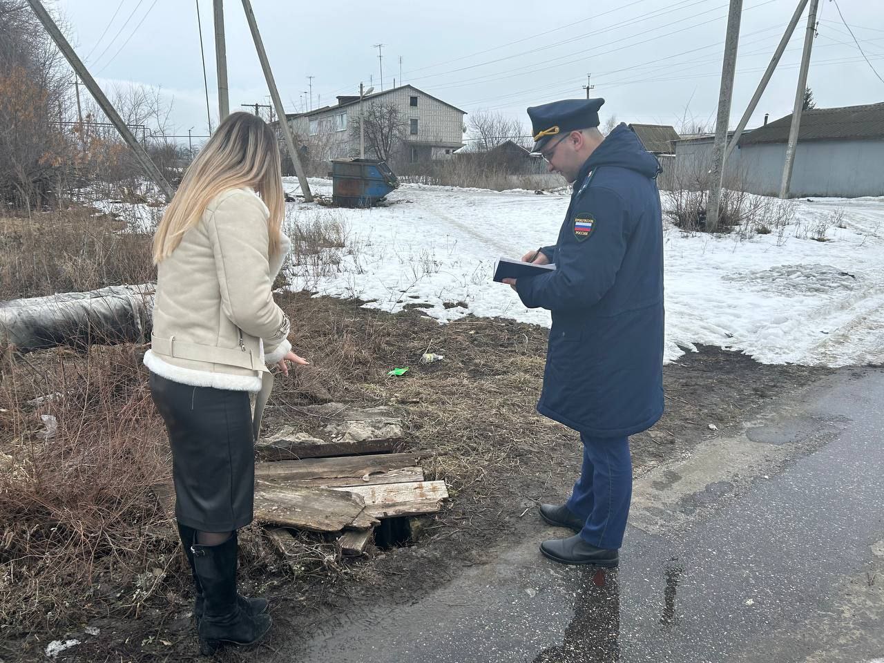 Прокуратура Майнского района проводит проверку исполнения законодательства в сфере жилищно-коммунального хозяйства.    В частности, помощник прокурора района Расул-Заде Т.С. анализирует вопросы содержания объектов водоснабжения и водоотведения в р.п. Игнатовка.    По результатам проверки будут незамедлительно приняты все необходимые меры прокурорского реагирования.