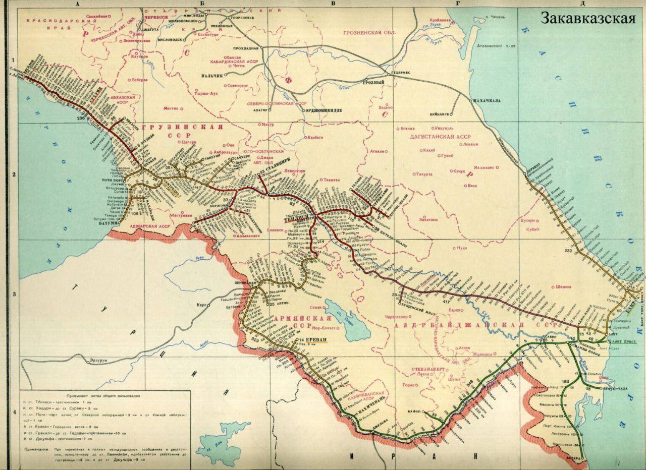Россия рассматривает возможность восстановления железнодорожного сообщения с Грузией через территорию Абхазии Вице премьер Алексей Оверчук сообщил что Москва прорабатывает вопрос восстановления ж д ветки между Россией и Грузией через Абхазию Ведется работа над разблокированием всех нарушенных путей на Кавказе в том числе рассматривается возможность восстановления железнодорожного сообщения между Российской Федерацией и Грузией через территорию Абхазии заявил он В советское время именно по этому маршруту и проходила железнодорожная линия из РСФСР в Грузию через Сочи Абхазию и далее в Тбилиси После конфликтов 1990 х сообщение было прервано Параллельно Россия уже начала предметные переговоры с Арменией о восстановлении двух участков железной дороги на юге республики к границам с Азербайджаном район Ерасха и Турцией Ахурян Ранее в декабре армянские власти официально обратились к России с просьбой помочь в восстановлении железнодорожных веток в сторону Турции и Азербайджана Премьер министр Никол Пашинян тогда дал поручение начать подготовку работ   Что касается ветки через Абхазию на первом этапе речь скорее всего будет идти о грузовом сообщении Пассажирский формат под вопросом Грузия не признаёт независимость Абхазии и считает её своей территорией что делает политическую часть проекта крайне чувствительной uletet 1