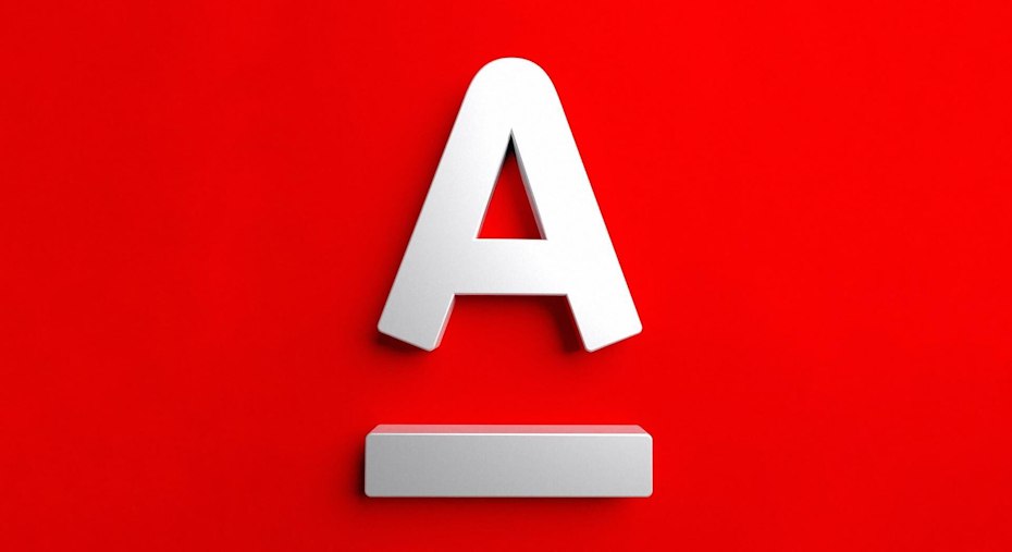 А Интерьер новое приложение Альфа Банка в App Store На российском разделе магазина приложений App Store появилось новое приложение от Альфа Банка Программа носит непривычное для банковского сервиса название А Интерьер Её описание в магазине также не содержит очевидных отсылок к финансовым услугам а на скриншотах показан дизайн интерьеров Функциональность А Интерьера полностью соответствует стандартному мобильному банку После установки и входа пользователи получают доступ к своим счетам и картам В приложении доступны переводы платежи и другие базовые операции Интерфейс и работа сервиса аналогичны предыдущим официальным версиям Для установки необходимо ввести в поиске А Интерьер После нажатия кнопки Скачать и установки требуется войти в приложение под своими учётными данными Альфа Банка iguides