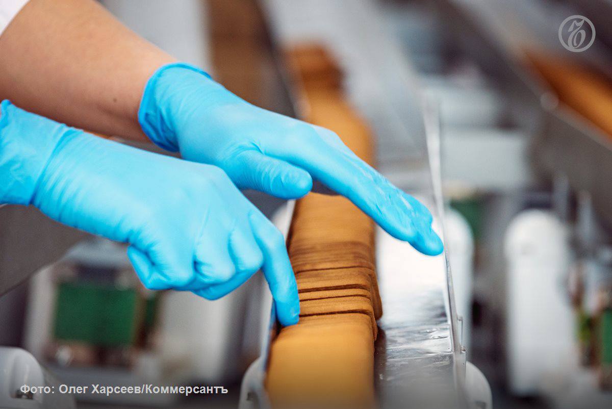 Производитель мягких вафель Акульчев выкупил челябинскую кондитерскую фабрику Колос рассказали Ъ в компании Unicorn Capital выступившей советником сделки Этот бизнес развивали наследники владельца бренда Руслада Алишаха Сулейманова Сделок слияния и поглощения на рынке кондитерских изделий может стать больше собственники небольших компаний сталкиваются с необходимостью продавать бизнес из за роста себестоимости производства и высокой конкуренции Ъузнал