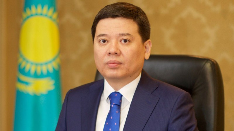 Экс-министра юстиции Марата Бекетаева приговорили к 9 годам лишения свободы с конфискацией имущества  Об этом сообщили в Антикоррупционной службе. Уголовное дело в отношении экс-министра расследовалось по факту мошенничества, хищения в особо крупном размере, незаконного участия в предпринимательской деятельности.   Он был задержан Антикором в октябре 2023 года.    /atamekenbusiness