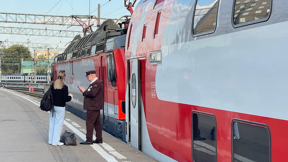Спрос на поезда Москва Ростов на Дону вырос в четыре раза в 2025 году В сентябре 2025 года популярность железнодорожных поездок в России увеличилась в 2 2 раза сообщает пресс служба СКЖД Направление Москва Ростов показало значительное увеличение спроса более чем в четыре раза Наибольший рост интереса наблюдался на маршруте Москва Нижний Новгород где спрос вырос в 5 2 раза по сравнению с аналогичным периодом прошлого года Кроме того более чем вдвое увеличилась популярность железнодорожного сообщения между Москвой и Санкт Петербургом
