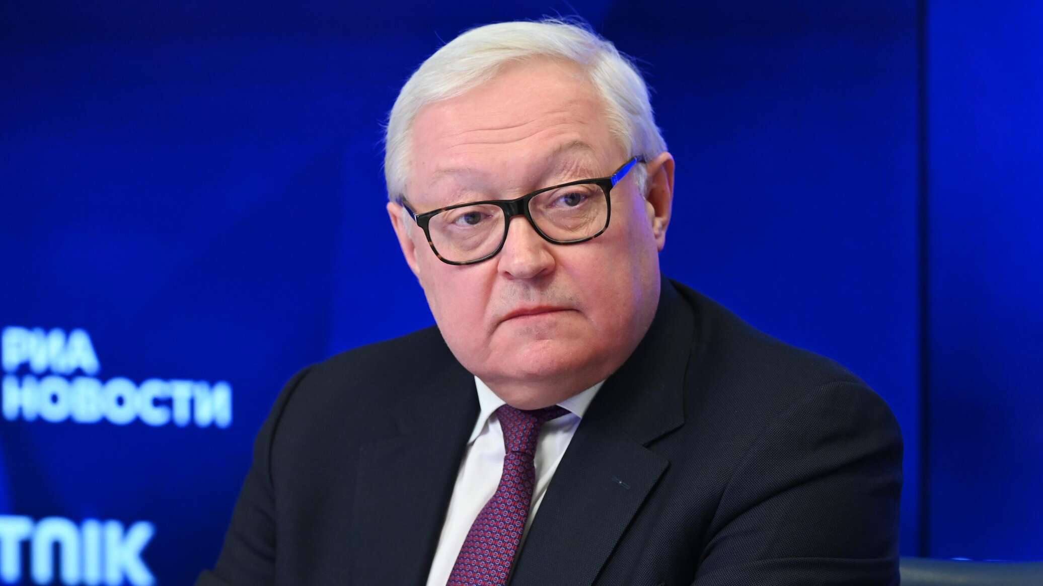Сергей Рябков, выполняющий обязанности заместителя министра иностранных дел России, подчеркнул, что администрация Трампа проявляет очевидные разногласия между своими утверждениями и действиями. В то же время, Россия стремится к восстановлению прежнего уровня взаимотношений.