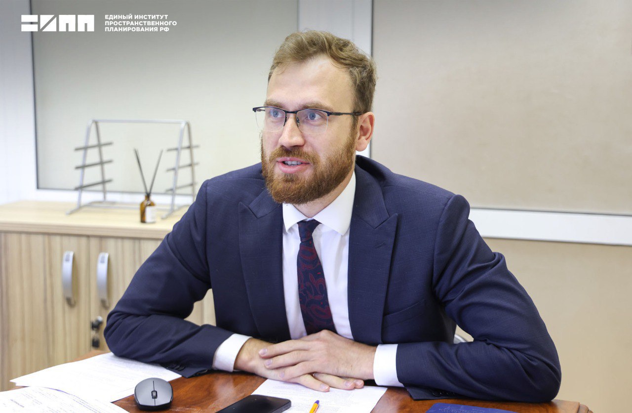 В ЕИПП России представили проектные предложения по развитию промышленности, туризма и сельского хозяйства Генического и Чаплинского округов В ходе рабочего совещания директор ЕИПП Алексей Мацуев обсудил с главой Генического округа Юлией Семякиной строительство рынка, восстановление элеваторов, создание агропромышленного кластера и предприятий по переработке сельхозпродукции на территории округа. Также совместно с главой Чаплинского округа Лилией Пуляевой были рассмотрены площадки под строительство тепличных комплексов, фермерских хозяйств, зернохранилищ и складов. ПОДПИСАТЬСЯ НА ТАВРИЮ