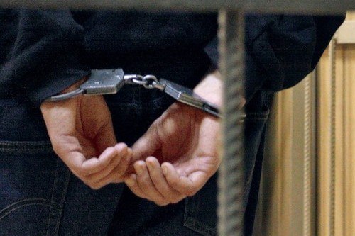Подмосковными полицейскими задержан мужчина, подозреваемый в совершении особо тяжкого преступления в Рузском м.о. В Дежурную часть Дороховского отдела полиции ОМВД России по Рузскому г.о. поступило сообщение о том, что в одном из домов, расположенных в деревне Алексино, обнаружено тело гражданина 1974 г.р. Полицейскими предварительно установлено, что между двумя мужчинами в ходе распития спиртных напитков произошла ссора, после чего один из них несколько раз выстрелил в оппонента из предмета, конструктивно схожего с оружием, от которых последний скончался на месте происшествия. В ходе проведения оперативно-розыскных мероприятий сотрудниками уголовного розыска по подозрению в совершении особо тяжкого преступления задержан житель столицы 1968 г.р. Изъят незарегистрированный пистолет. Фигурант доставлен в следственные органы, которыми принято процессуальное решение.
